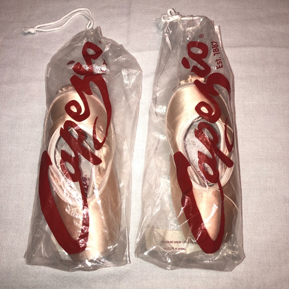 Brand new capezio pointe shoe